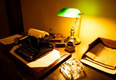 a typewriter and a lamp on a table